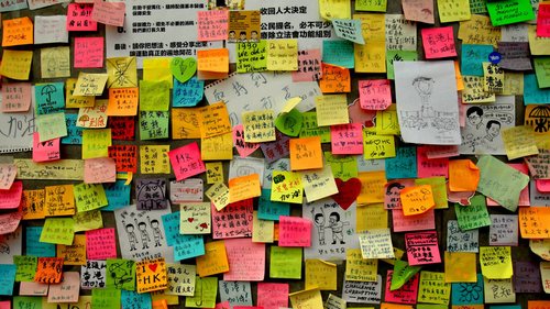  ▼香港の若者たちの雨傘が議会を動かした日_d0017381_2152424.jpg