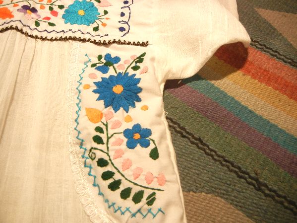 MEXICAN TUNIC WHITE FLOWER--From Sarah--_c0333053_14364233.jpg