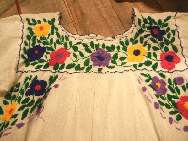 MEXICAN TUNIC WHITE FLOWER--From Sarah--_c0333053_14402175.jpg