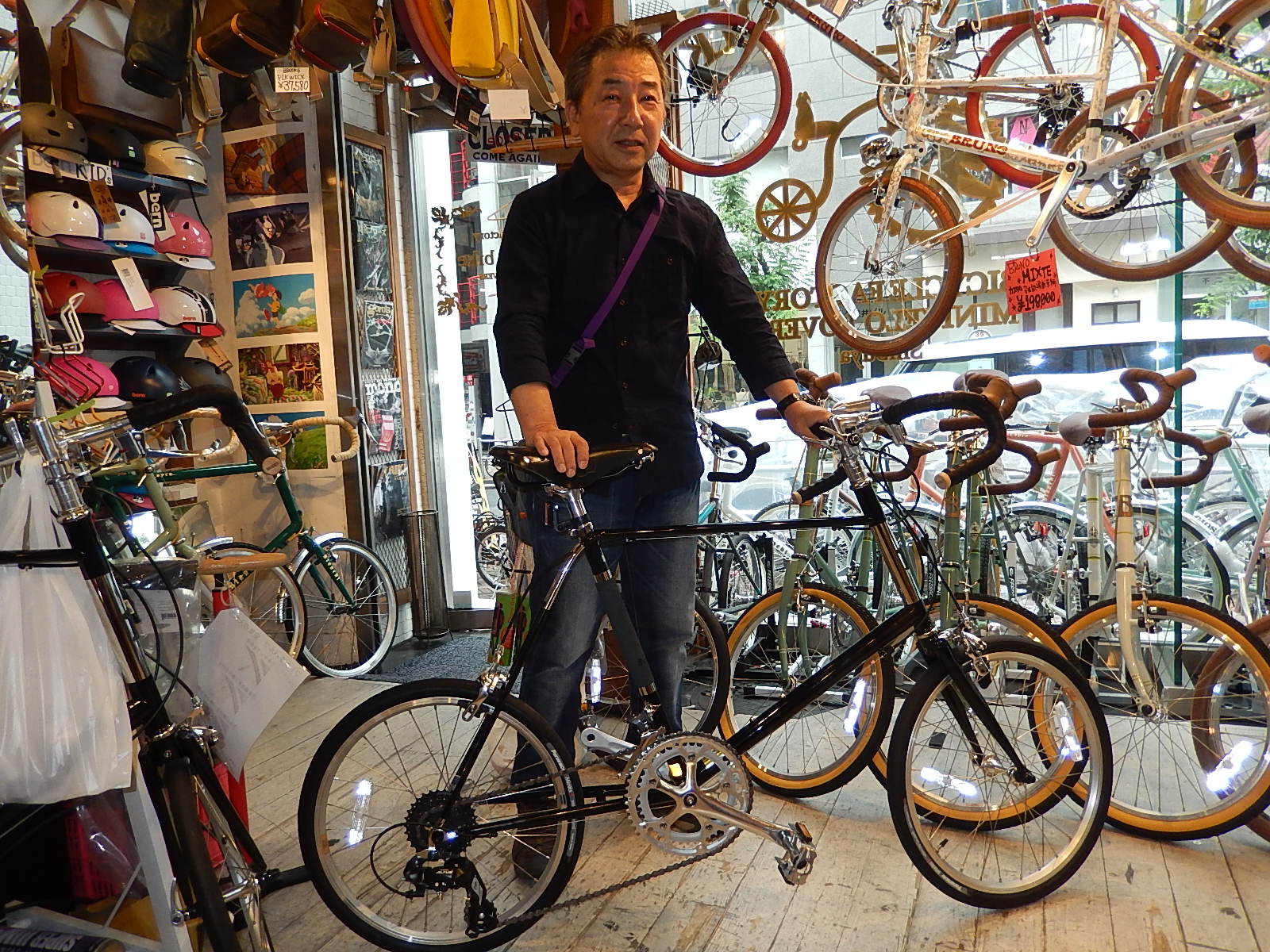 6月21日 渋谷 原宿 の自転車屋 FLAME bike前です_e0188759_1654536.jpg