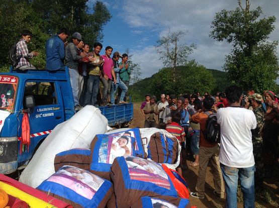 Pray for Nepal ドルポ基金の活動報告 1_e0111396_1929432.jpg