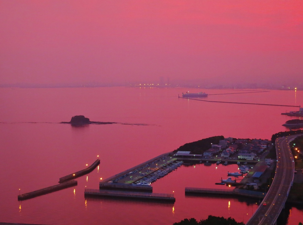 博多湾の朝焼け_b0083801_553572.jpg