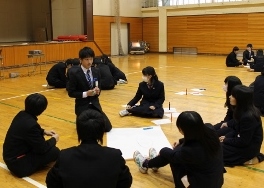 新潟県立五泉高等学校においてワークショップ「“異”心伝心」を行いました。_c0167632_1742216.jpg