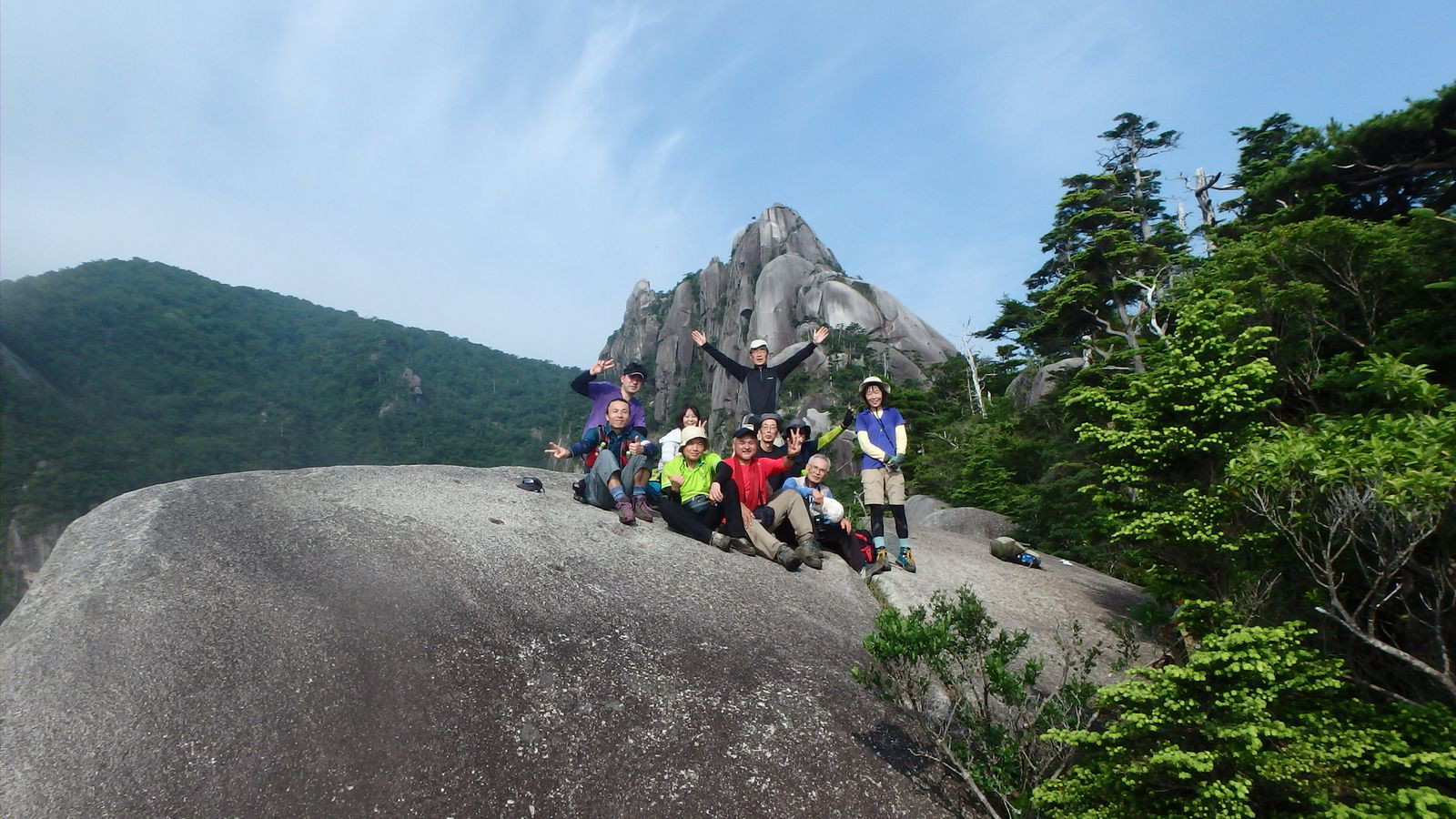 大崩山岩峰に咲くササユリの花・・・その２_f0016066_23181577.jpg