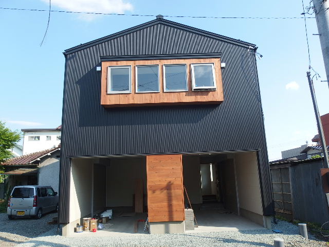 馬場町 切妻の家 もうすぐ完成 岩井沢工務所の現場日記