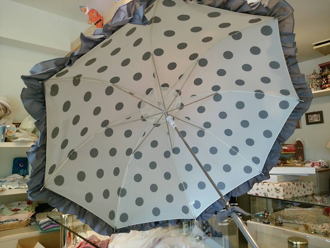 フリルの雨傘&#127872;_e0347687_12403608.jpg