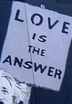 NYの街角に「愛が答えだ」(Love is the Answer)の巨大壁画_b0007805_20143229.jpg