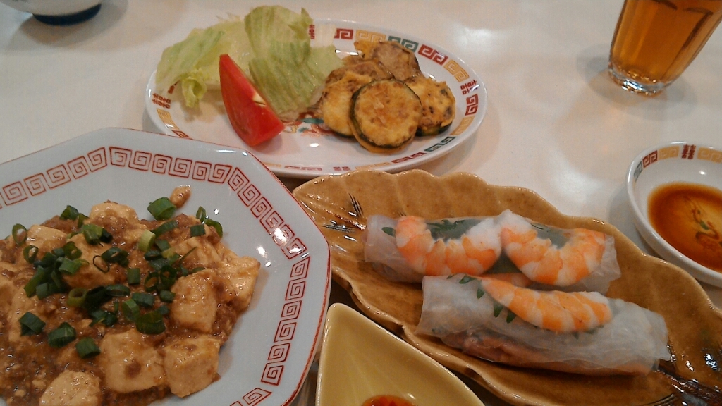 生春巻きのサラダ 簡単麻婆豆腐 なすとズッキーニの卵衣焼き Keichan食堂の献立