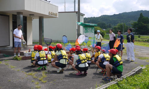 川の学校　―方県小学校5年生、川で遊ぶ―_b0029488_022856.jpg