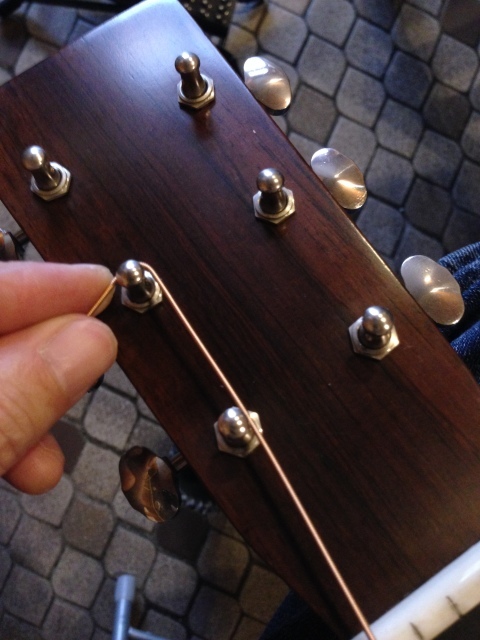 メリルOM-18の弦交換_a0334793_21461905.jpg