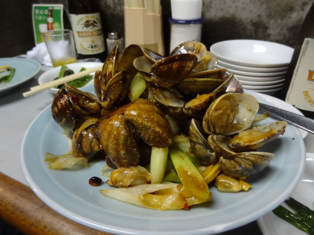 赤坂の裏通りで餃子を食いつつ旧交を温める 「赤坂 みんみん」_e0016828_11073594.jpg