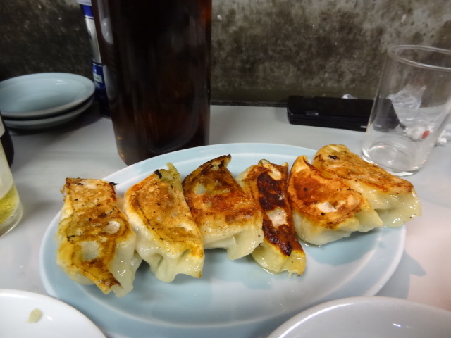 赤坂の裏通りで餃子を食いつつ旧交を温める 「赤坂 みんみん」_e0016828_11074054.jpg