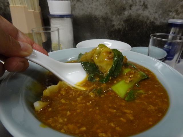 赤坂の裏通りで餃子を食いつつ旧交を温める 「赤坂 みんみん」_e0016828_11074782.jpg