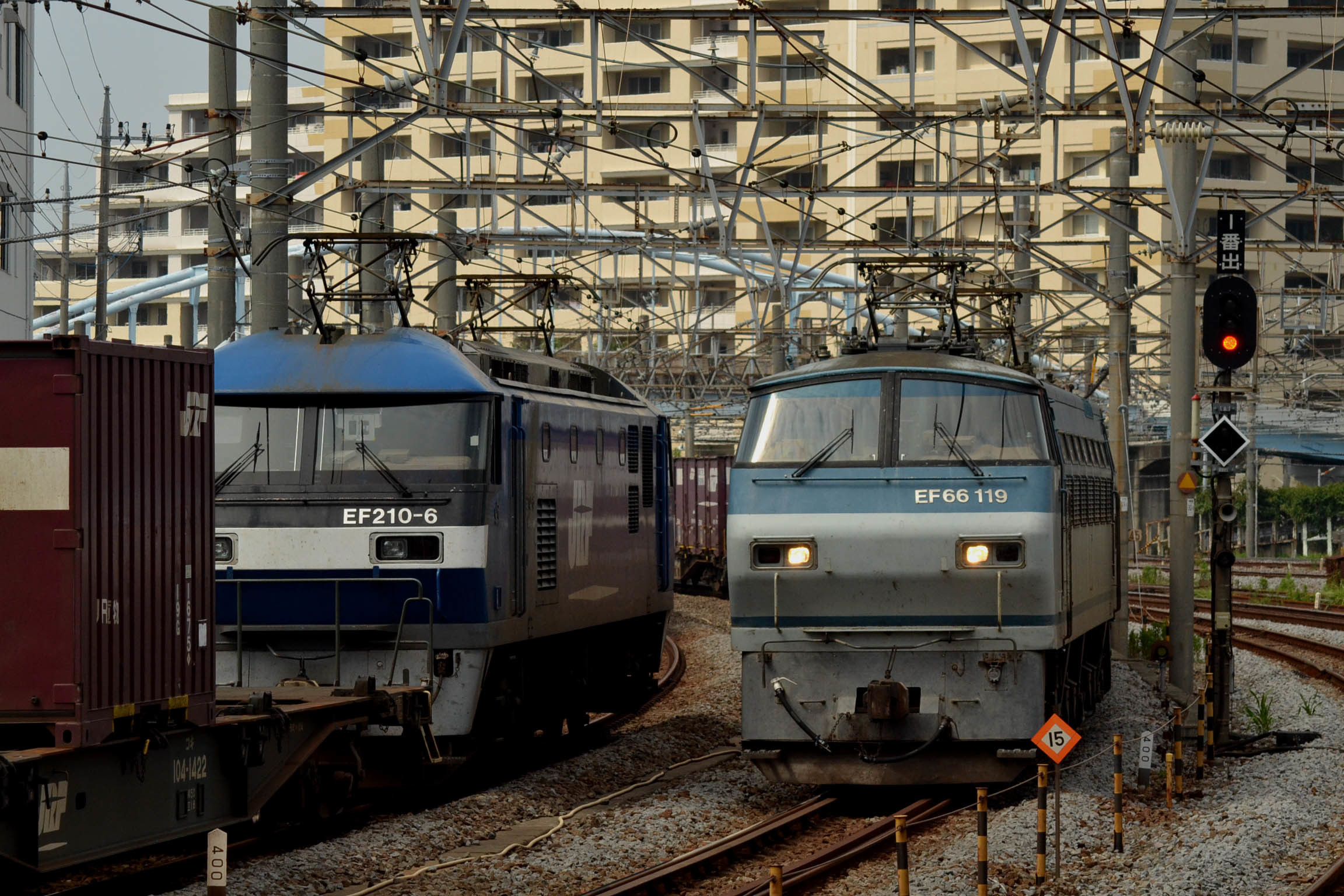 貨物列車のすれ違い レィルウェイライフ