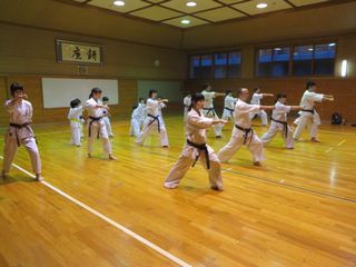 土曜日空手 交流大会に向けて稽古!_c0118332_23103640.jpg