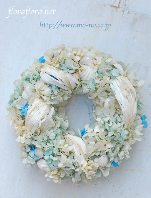 バイカラーの花達で プリザーブドフラワー夏のリース 花時間プ リ ザvol 9掲載 Floraflora Precious Flowers ウェディングブーケ会場装花 フラワースクール