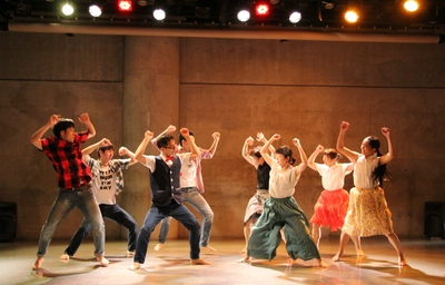 人間賛歌の“しおめも”公演、賑やかに終わる_d0178431_2236052.jpg