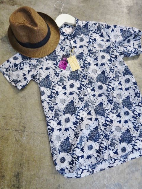 季節IN!しましたネ。。。LIBERTY柄 S/S SHIRTS (Newhaven) By SOUND MAN_d0152280_15111923.jpg