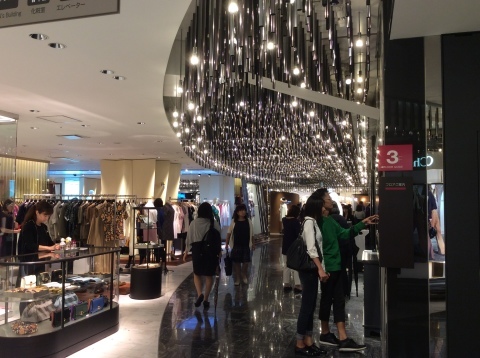 伊勢丹新宿店のインテリアを視察しました！_b0186200_22500980.jpg