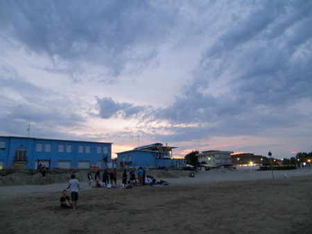 浜に集うリミニの夕べ_f0234936_7105798.jpg