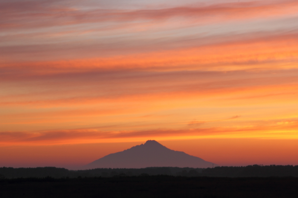 夕焼け雲と利尻富士_d0236741_20591083.jpg