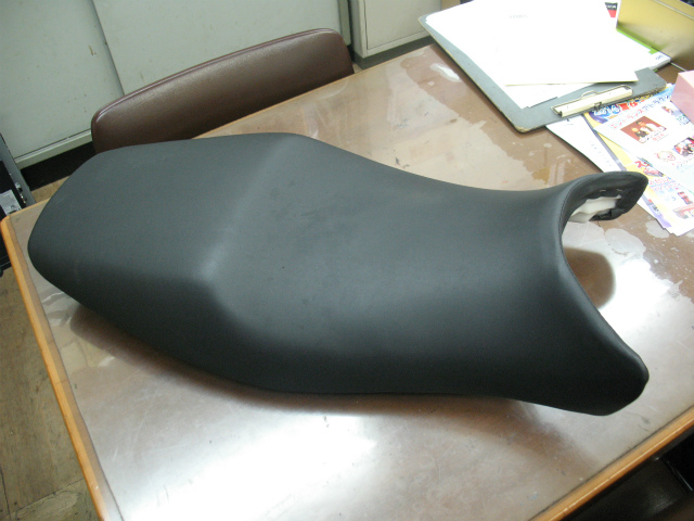 ブラックバードにバイクザシートインサイド_e0114857_20501138.jpg