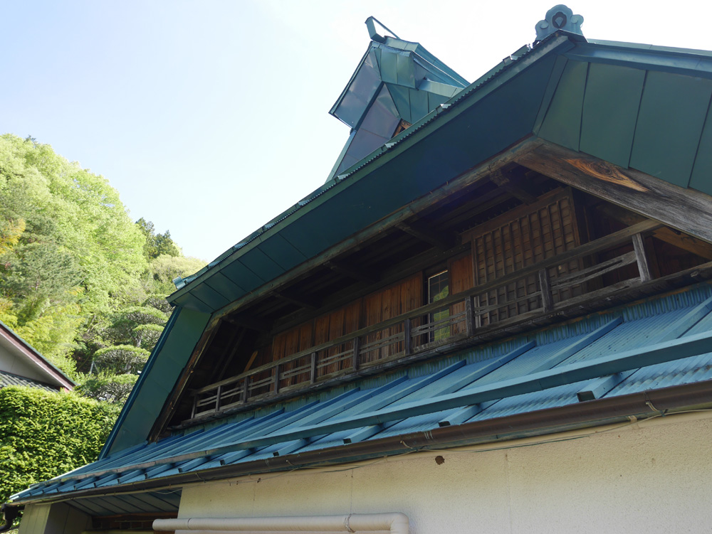 芦川渓谷沿いの兜造り_f0130879_22484382.jpg