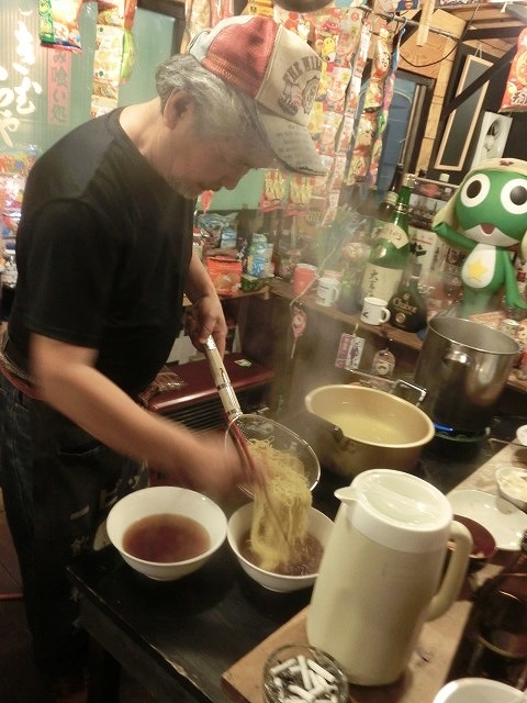 梅雨の晴れ間に小潤井川で草刈り 夜の払いはいつもの「ホルモン忠ちゃん」_f0141310_7295536.jpg