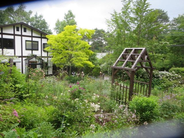 梶みゆきのバラ講座 山のお庭研修に行ってきました Forest 便り