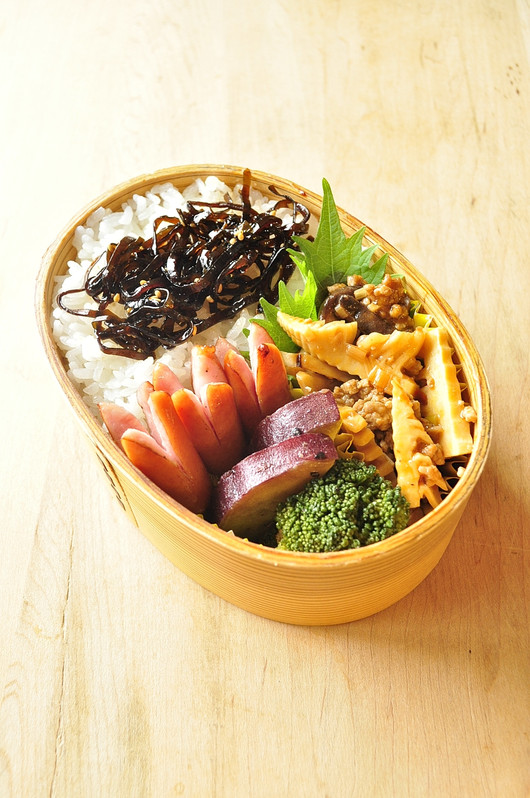 肉味噌タケノコ弁当_b0171098_6551911.jpg