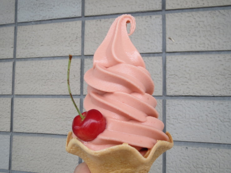 15 年６月山梨旅行記 さくらんぼソフトクリーム I Love Red