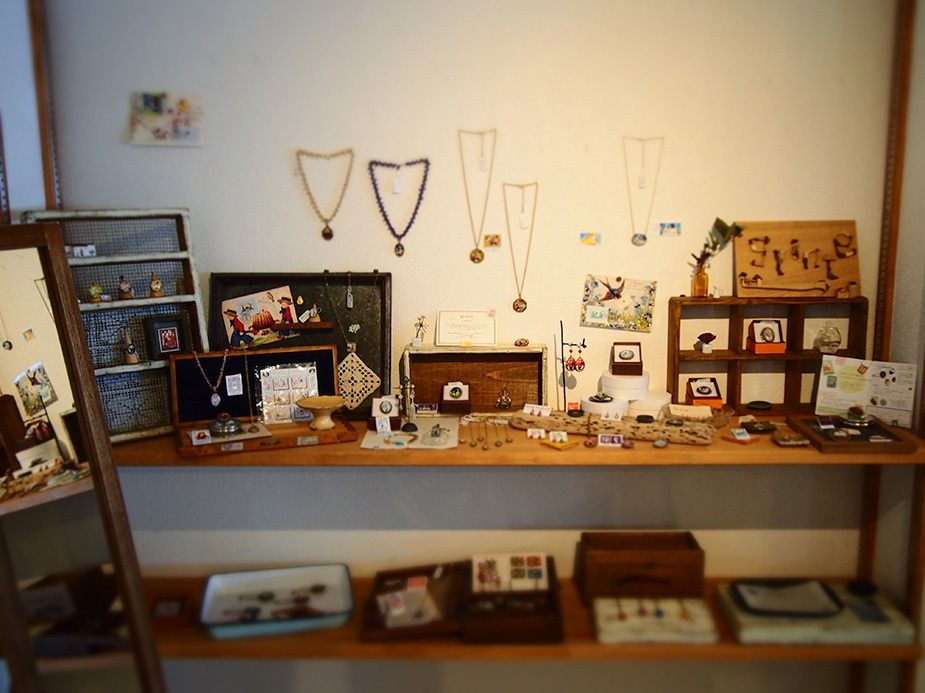 始まりました 『夏のおたよりと切手アクセサリー展』_a0306166_14102899.jpg