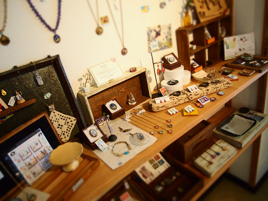 始まりました 『夏のおたよりと切手アクセサリー展』_a0306166_14105951.jpg