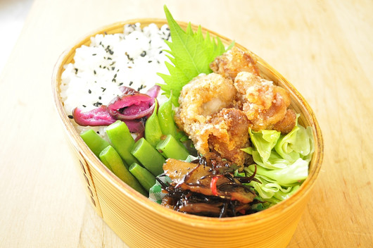唐揚げ弁当_b0171098_8263160.jpg
