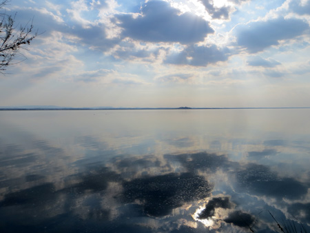 鏡の湖、ポルヴェーセ島_f0234936_1250324.jpg