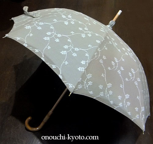 和と洋の融合…オーダーメイドで暖簾を二重張り日傘に…_f0184004_20141449.jpg