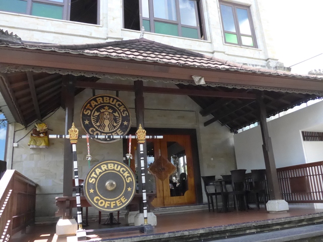 バリ島へ行く。⑩ ~王宮と市場の町ウブドへ~_f0232060_20311533.jpg