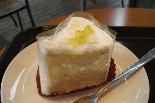 スタバ　『レモンシフォンケーキ』_a0326295_15303996.jpg