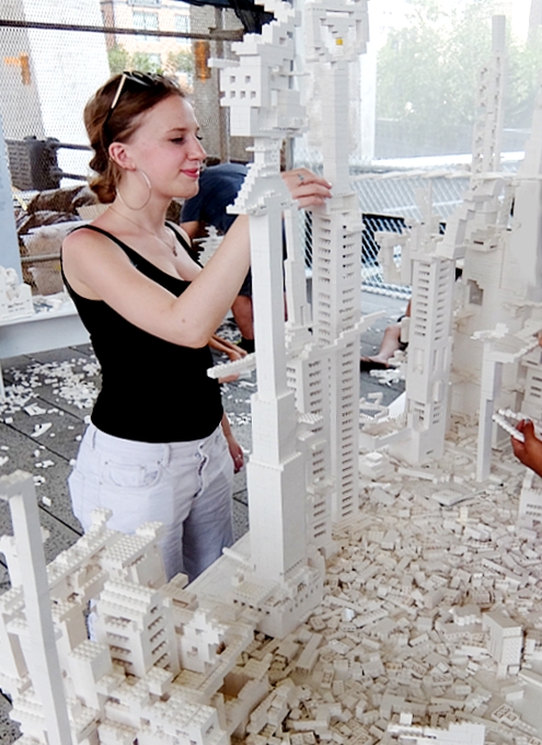 NYの空中公園に、レゴ・ブロックで自由に遊べるユニークな空間アート出現中 The collectivity project_b0007805_22143956.jpg