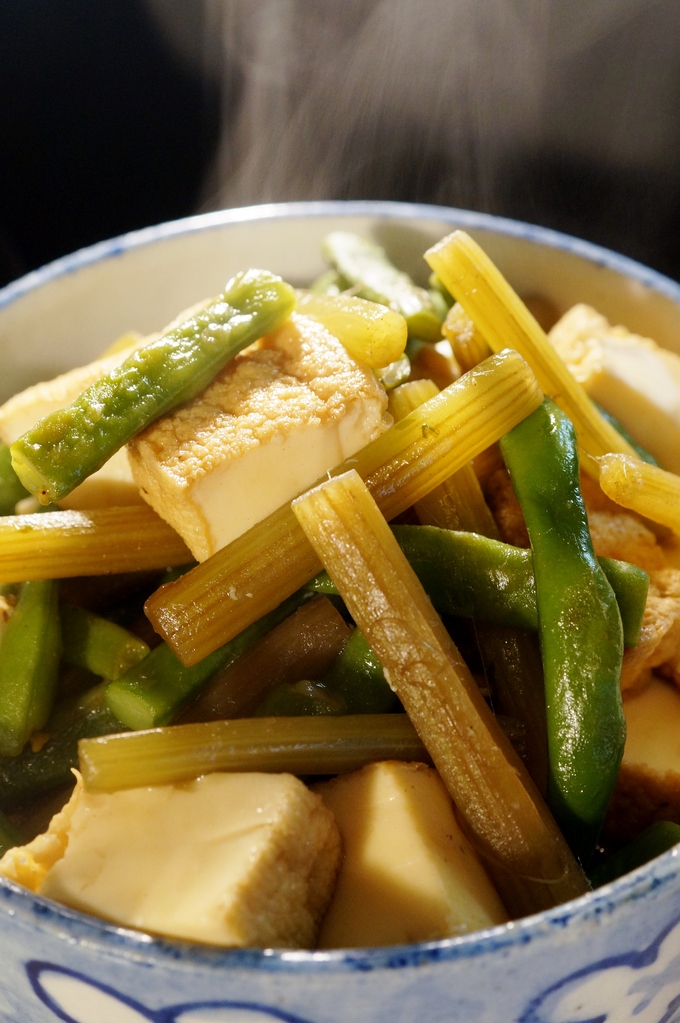 菜園野菜で簡単な常備菜【蕗／厚揚げ／インゲンの甘辛炒め煮】_b0033423_043874.jpg