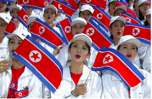 ジョーク一発：中国「バブル崩壊スイカ」、韓国「かつては動物だった」、北朝鮮「謎の美女軍団」_e0171614_13472334.png