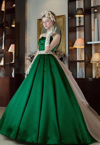 森の妖精のようなグリーンのドレスです！！_c0334617_11263293.jpg