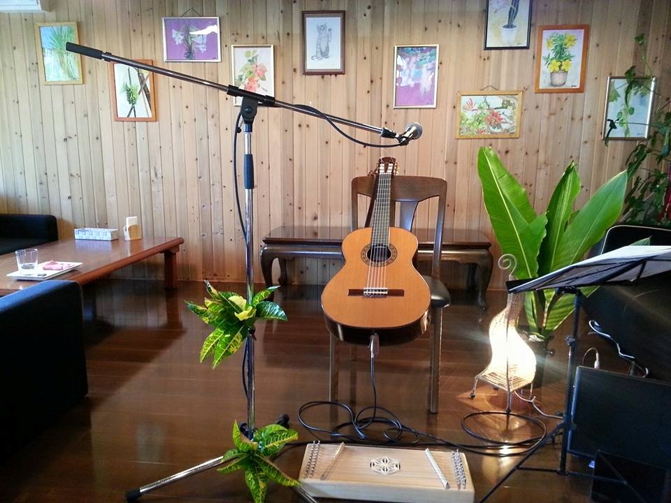人に良いと書いて「食」〜歌声よあの人に届け〜 宮古島「虎猫家カフェランチ&ワインバー」Satokoライブ2015.07.05_d0058064_17380951.jpg