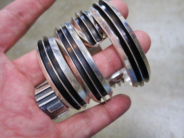 やはり・この季節・・・ TOM HAWK (Navajo) SILVER BANGLE 好いです★★★ & 御詫び..._d0152280_2151869.jpg