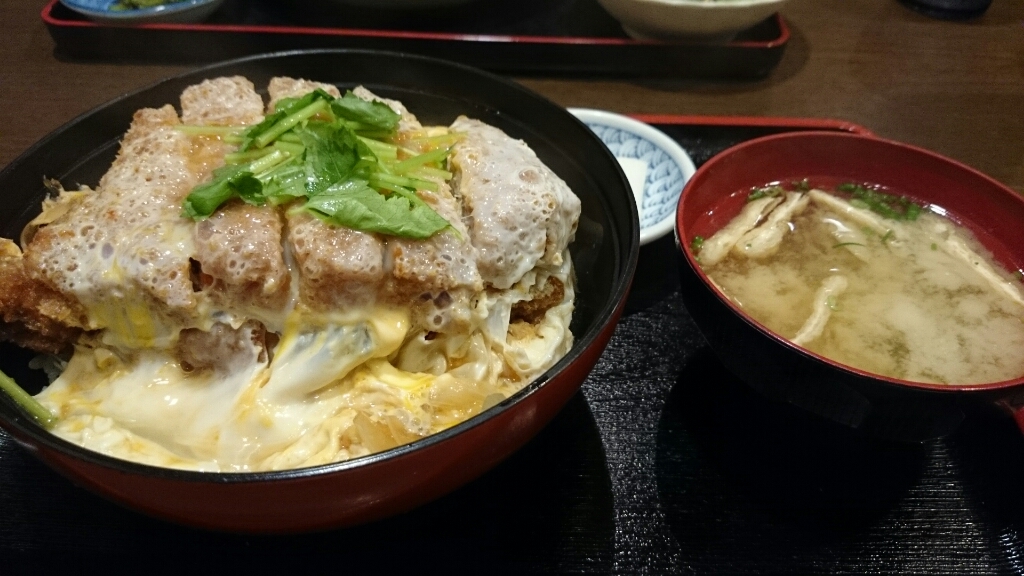 こういう カツ丼は初めてだぞい！_b0093515_15271103.jpg