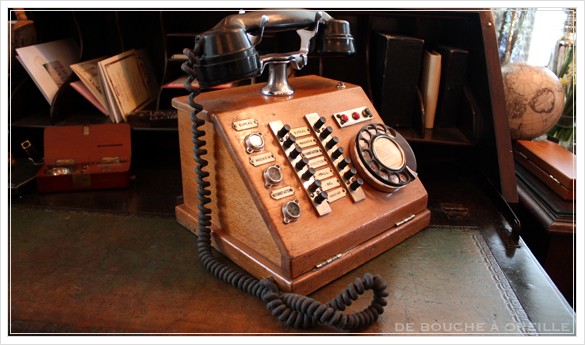 ancien telephone en bois 木製の古い電話機_d0184921_17214821.jpg