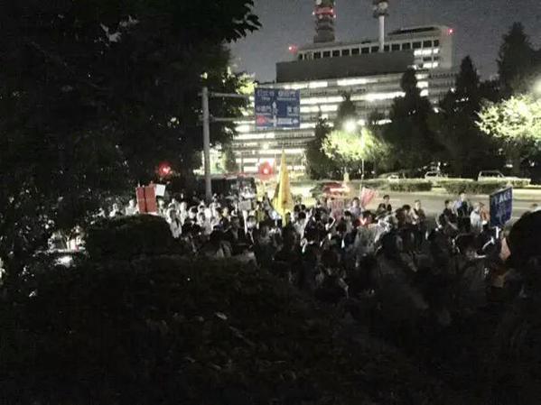 強行採決目前、国会前で1万5000人が「戦争法案反対」の声 　ほか_f0212121_5352388.jpg