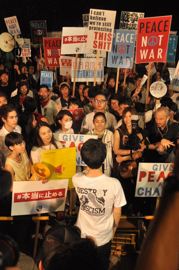 強行採決目前、国会前で1万5000人が「戦争法案反対」の声 　ほか_c0024539_812575.jpg