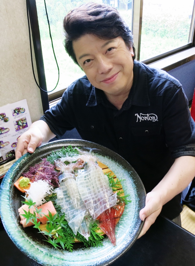 呼子・いか活き造り_b0083801_2143465.jpg