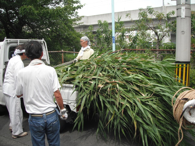 公園清掃と会議等_f0306923_12461079.jpg